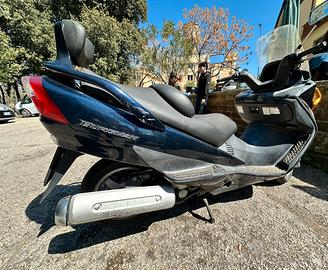 suzuki burgman cilindrata 400