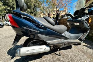 suzuki burgman cilindrata 400