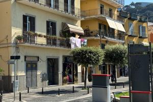 Negozio Pozzuoli di 35 mq per varie destinazioni