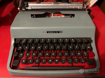 Macchina da scrivere Olivetti lettera 32