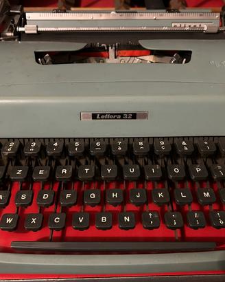 Macchina da scrivere Olivetti lettera 32