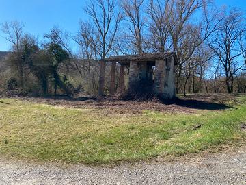 Rustico - rudere ex stalle/fienile vic.ze Stirone