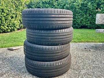 Set 4 gomme 215/55 R18 ancora al 99%