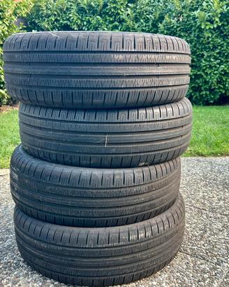 Set 4 gomme 215/55 R18 ancora al 99%