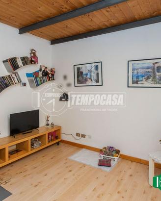 TRILOCALE DOPPI SERVIZI IN CORTE