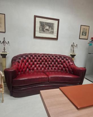 Divano lussuoso Chesterfield