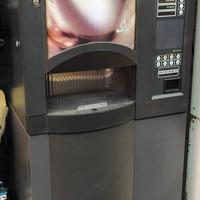 distributore caffe automatico con gettoniera 