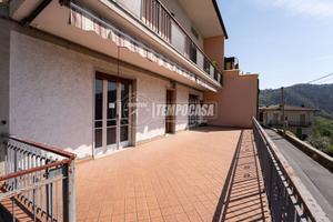 165 mq su 2 livelli con terrazzo, da trasformare!!