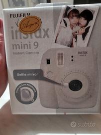 macchina fotografica Fujifilm Instax Mini 9