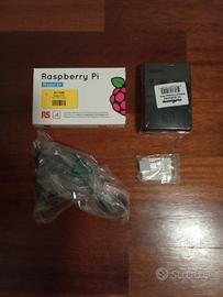 Raspberry B+ con case, alimentatore e heatsink