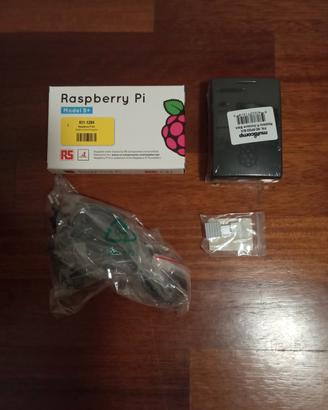 Raspberry B+ con case, alimentatore e heatsink