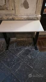 Scrivania piccola in metallo