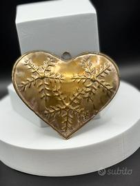 Cuore in metallo decorato