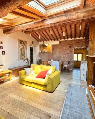 Campo: elegante app.to mansardato ristrutturato