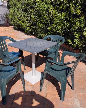 Tavolo con gamba centrale + 4 sedie in plastica