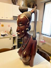 Statua in legno africana