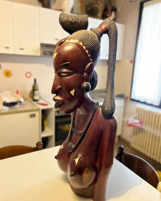 Statua in legno africana