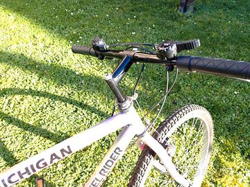 Mountain bike muscolare 