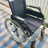 Sedia a rotelle pieghevole