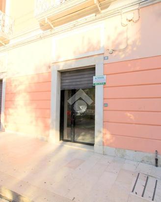 NEGOZIO A LUCERA