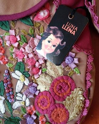 Borsa a spalla media in tessuto ricamata beige