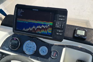 Barca con motore Mercury Pro