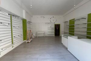 Locale per uso commerciale