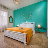 Vacanzieri in centro a Castellammare del Golfo