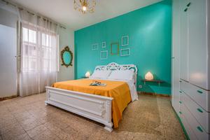 Vacanzieri in centro a Castellammare del Golfo