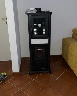 Stufa a legna con forno