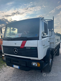Camion Mercedes 1317 L con Ribaltabile e Gru 15,6m