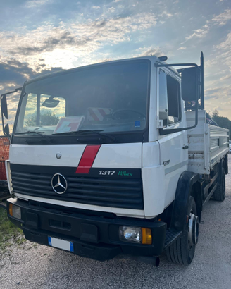Camion Mercedes 1317 L con Ribaltabile e Gru 15,6m