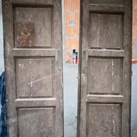 Portone antico in legno