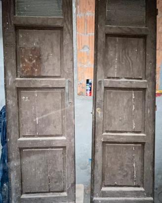 Portone antico in legno
