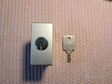 2 Bticino NT4022 deviatore a chiave Light Tech