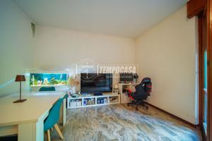 AMPIO TRILOCALE DI 100 MQ CON DOPPI SERVIZI, BALCO