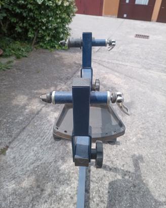 Cavalletto per manutenzione bicicletta