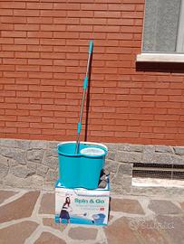 Spazzolone con strizzatore a pedale