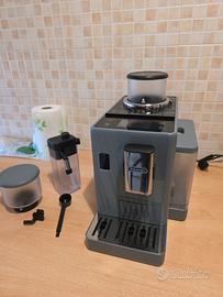 Macchina da caffè DeLonghi Rivelia EXAM440.55.G