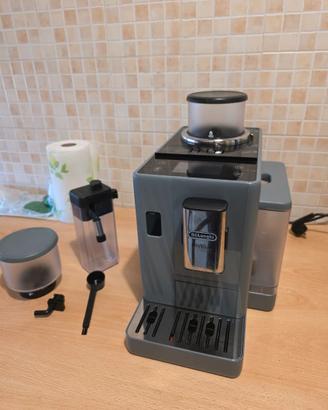 Macchina da caffè DeLonghi Rivelia EXAM440.55.G