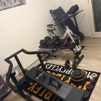 Atrezzatura cardio pesistica