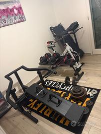 Atrezzatura cardio pesistica