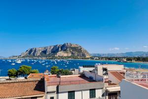 Mondello pochi passi dal mare