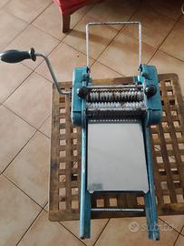 macchina tirapasta manuale vintage d'epoca
