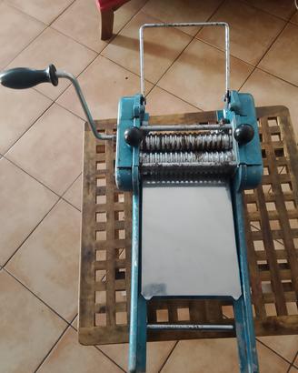 macchina tirapasta manuale vintage d'epoca