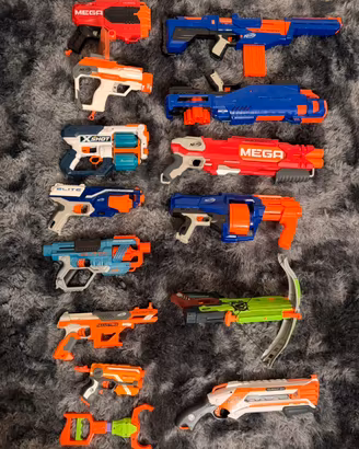Lotto 12 Blaster Nerf e X-Shot usati con accessori