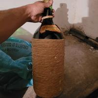 Vino Lacrima Cristi vecchia bottiglia