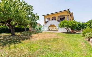 Villa Bifamiliare a Anguillara Sabazia 3 locali