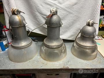 N.3 lampade industriali vintage a sospensione