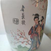 vaso in ceramica orientale decorato a mano